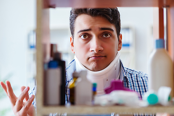 포토 JPG 해외이미지 응시 남자 비즈니스 선반 주택 건강 병원 실험 사람없음 치료 알약 약 상점 고통 환자 의사 코트 도움 약국 처방 소매 온라인 조제 조립 돌봄 약사 인턴 화학자 항생제 해외202105 해외포토 시선 감정 가구 컨셉 의학 모션 사람 건물 외투 의료진 과학자 만들기 파일형식