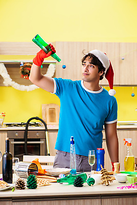 포토 JPG 해외이미지 나무 계절 크리스마스 가사 아침 남편 휴가 새로움 주택 피곤 사람없음 빨간색 산타클로스 파티 주방 와인 축제 축하 좌절 씻기 폐기물 샴페인 청소 연도 싱글 분무기 닦기 스펀지 가정부 숙취 혼란 혼자 클라우스 해외202105 해외포토 주간 식물 직업 기념일 감정 컬러 컨셉 모션 주류 이벤트 건물 청결 쓰레기 파일형식