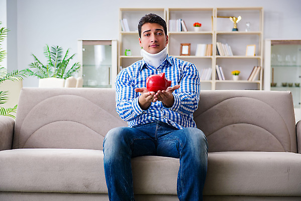 포토 JPG 해외이미지 주택 건강 앉기 사람없음 치료 소파 약 고통 저축 돼지저금통 환자 절약 수술 좌절 사건 척추 목 문제 보여주기 외과 보험 순서 골절 깨짐 돌봄 정형외과 치유 해외202105 해외포토 감정 컨셉 의자 의학 모션 뼈 병원 건물 신체부위 금융 저금통 파일형식