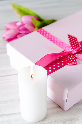 포토 JPG 해외이미지 계절 기념일 꽃 리본 종이 백그라운드 크리스마스 포장 촛불 휴가 불꽃 발렌타인데이 선물 사랑 이벤트 사람없음 장식 빨간색 선물상자 빛 쇼핑 상자 파티 낭만 튤립 흰색 축하 생일 화려 성자 12월 자르기 활 매듭 패키지 연소 고립 차단 해외202105 해외포토 식물 감정 종교 컬러 컨셉 초 모션 데이이벤트 불 날짜 파일형식