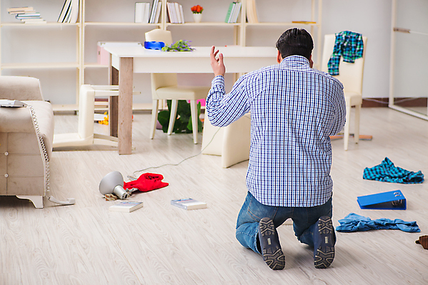 포토 JPG 해외이미지 여행 휴가 아파트 주택 안전 사람없음 손상 범죄 재산 플랫 좌절 보호 위험 도둑 절도 보안 공포 문제 주인 보험 빈털터리 파산 격파 깨짐 단절 불법 뺏기 해외202105 해외포토 감정 컨셉 모션 건물 금융 범죄인 파일형식