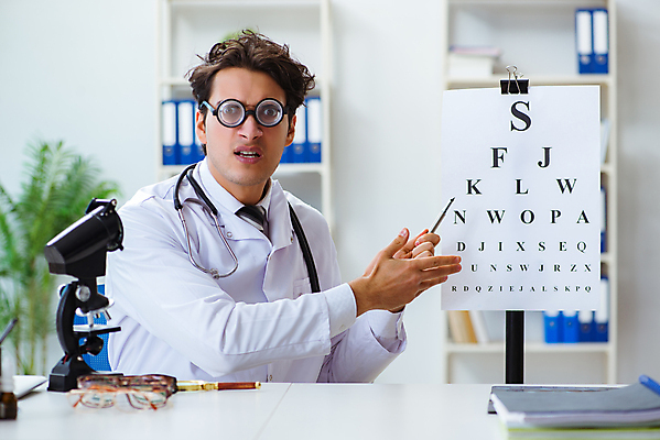 포토 JPG 해외이미지 알파벳 안경 유리 건강 병원 사람없음 약 시험 의사 가리킴 업무 유머 질문 편지 시력 코믹 비전 문제 안과 시력검사 카메라렌즈 돌봄 광학 검안사 해외202105 해외포토 직업 영어 잡화 교육 감정 의학 모션 재질 손짓 카메라 의료진 작업 검사_조사 파일형식 안경사