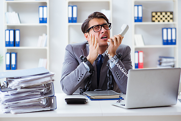 포토 JPG 해외이미지 종이 비즈니스 노동자 스트레스 피곤 말하기 대화 사람없음 스마트폰 컴퓨터 사무실 쌓기 자유 슬픔 시간 업무 작업 비즈니스맨 묶기 아래 교도소 수갑 전화기 책상 경영자 바쁨 업무과다 야근 노예 마감 제어 죄수 해외202105 해외포토 직업 남자 감정 가구 컨셉 모션 전자제품 핸드폰 스마트기기 직장인 방향 감옥 리더 위치 파일형식