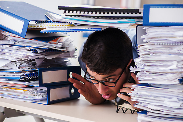 포토 JPG 해외이미지 종이 비즈니스 노동자 스트레스 피곤 사람없음 컴퓨터 사무실 쌓기 슬픔 업무 작업 비즈니스맨 뉴스 좌절 아래 종업원 보고서 경영자 바쁨 폴더 업무과다 바인더 야근 지연 경영 마감 세금 압력 회계사 실종 해외202105 해외포토 직업 남자 감정 컨셉 모션 전자제품 사무용품 직장인 사건 방향 리더 파일 위치 파일형식