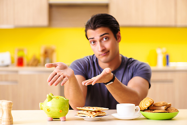 포토 JPG 해외이미지 라이프스타일 남자 음식 다이어트 디저트 패스트푸드 샌드위치 건강 사람없음 쿠키 과자 주방 식사 저녁식사 저축 돼지저금통 절약 맛 아침식사 설탕 은퇴 굽기 먹기 기아 배고픔 속도 칼로리 보여주기 와플 점심식사 번 연금 해로움 맛있는 해외202105 해외포토 빵 컨셉 모션 사람 생활 금융 저금통 인스턴트 구이 사회이슈 파일형식