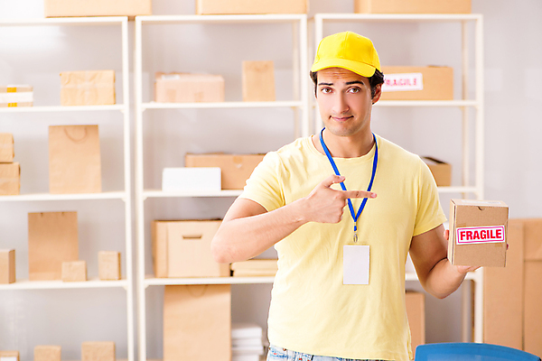 포토 JPG 해외이미지 행복 비즈니스 포장 교통시설 노동자 경고 사람없음 상자 사무실 라벨 쌓기 화물 가리킴 업무 배달원 상품 우체부 배송 창고 서비스 사인 경영자 패키지 수납 짐싸기 꺼내기 분배 취급주의 해외202105 해외포토 직업 감정 교통 모션 프레임 손짓 운송업 작업 시설 리더 파일형식