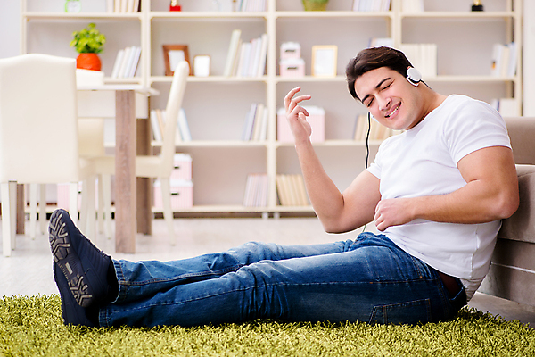 포토 JPG 해외이미지 학생 행복 음악 이어폰 노래 놀이 휴가 휴식 주택 취미 사람없음 10대 책 학습 헤드폰 소리 콘서트 공연 음악가 방 듣기 기타 마이크 흥분 오디오 기타리스트 노래방 뮤지컬 플레이어 생존 가상 해외202105 해외포토 직업 교육 감정 음향기기 컨셉 모션 청소년 현악기 문화예술 이벤트 건물 전자제품 연주자 파일형식