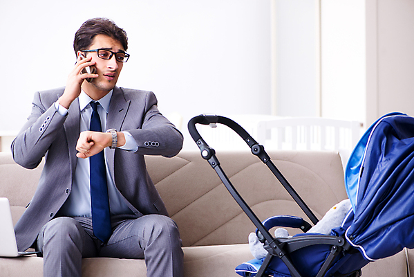 포토 JPG 해외이미지 비즈니스 가족 남편 모바일 새로움 스트레스 주택 말하기 대화 사람없음 스마트폰 핸드폰 부모 카트 놀이방 육아 아기 신생아 작업 비즈니스맨 아빠 좌절 작음 간호 손목시계 고민 유모차 재촉 돌봄 떠남 해외202105 해외포토 남자 감정 시계 컨셉 장신구 관계 모션 사람 건물 전자제품 스마트기기 아기용품 직장인 크기 파일형식