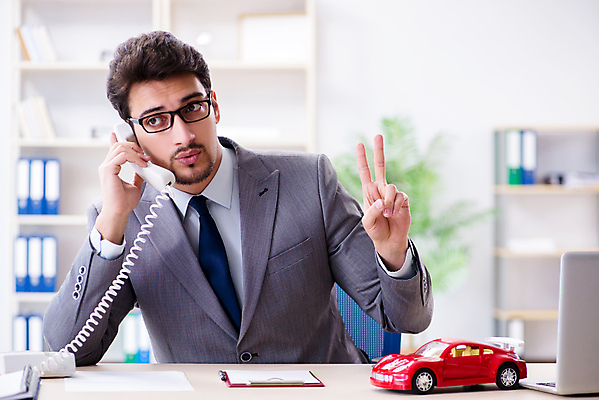 포토 JPG 해외이미지 종이 컨셉 비즈니스 교통시설 자동차 새로움 말하기 대화 안전 사람없음 스마트폰 장난감 세일 손상 비즈니스맨 재산 수리 보호 구매 충돌 사건 중개인 전화기 고객 계약 서비스 문서 약속 보안 투자 딜러 보험 대여 돌봄 렌탈 자동 정책 주장 차고 해외202105 해외포토 직업 남자 육상교통 교통 모션 금융 핸드폰 스마트기기 쇼핑 직장인 시설 파일형식