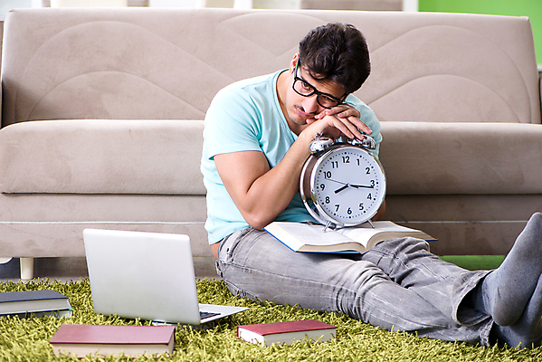 포토 JPG 해외이미지 학생 교육 시계 과학 졸업 학교 스트레스 주택 사람없음 10대 책 학습 스터디 독서 시험 슬픔 시간 작업 좌절 도서관 교과서 준비 대학교 약속 공포 경영 마감 시험공부 압력 조언 연습생 실종 해외202105 해외포토 감정 컨셉 비즈니스 청소년 교재 건물 사건 연습 파일형식