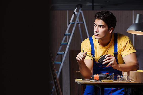 포토 JPG 해외이미지 직업 가구 노동자 바닥 주택 사람없음 내부 목재 장식 쌓기 방 도구 공구 업무 작업 원형 작업실 수리 널 자르기 목수 측정 테이프 목공예 고정 닦기 계량기 DIY 계약자 설치 재주꾼 톱질 합판 파케트 해외202105 해외포토 도형 나무 생활용품 재료 모션 문구용품 취미 건물 공예 계약 파일형식