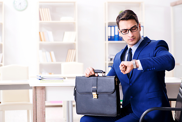 포토 JPG 해외이미지 직업 학생 응시 서류가방 회사 비즈니스 사업가 성공 노동자 직장 앉기 정장 사람없음 금융 사무실 업무 작업 비즈니스맨 자신감 대표 종업원 손목시계 책상 보고서 경영자 문서 약속 바쁨 회계 재촉 경영 정중 회계사 스타일 실종 해외202105 해외포토 시선 옷 남자 감정 시계 가구 컨셉 가방 장신구 모션 경제 직장인 사건 리더 파일형식