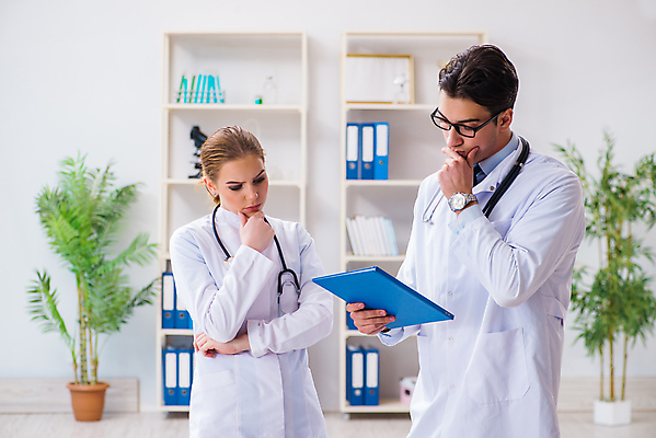 포토 JPG 해외이미지 직업 학생 생각 청진기 건강 병원 실험 사람없음 치료 학습 약 시험 환자 의사 실험실 토론 연습 동료 컨설턴트 상담 돌봄 배려 인턴 치료사 연습생 해외202105 해외포토 교육 비즈니스 의학 관계 의료기기 모션 의료진 전문직 파일형식