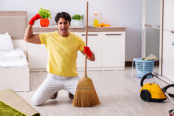 포토 JPG 해외이미지 직업 남자 행복 가사 가정 남편 노동자 바닥 아파트 주택 사람없음 일상 힘 청결 침실 방 최고 업무 작업 빗자루 청소 서비스 싱글 흥분 주부 근육질 먼지 청소부 비명 쓸기 위생관리 진공 혼자 해외202105 해외포토 감정 근육 관리 사람 건물 라이프 위생 청소도구 몸매 파일형식
