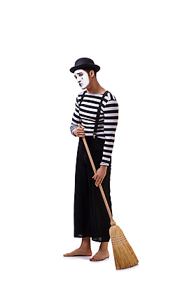 포토 JPG 해외이미지 감정 얼굴 포즈 백그라운드 가사 바닥 가면 미술 손짓 사람없음 공연 연주자 광대 흰색 표현 찡그림 좌절 배우 빗자루 청소 마임 예술가 먼지 드라마 연예인 청소부 고립 대걸레 실행 코미디언 해외202105 해외포토 직업 컬러 컨셉 모션 문화예술 표정 이벤트 신체부위 음악가 청소도구 파일형식