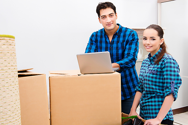 포토 JPG 해외이미지 커플 행복 결혼 포장 가족 교통시설 모션 남편 새로움 아파트 주택 함께함 사람없음 노트북 컴퓨터 상자 쌓기 방 아내 업무 플랫 주식 배송 창고 서비스 패키지 온라인 짐싸기 판지 꺼내기 대출 해외202105 해외포토 감정 교통 컨셉 관계 이벤트 건물 금융 전자제품 작업 시설 파일형식