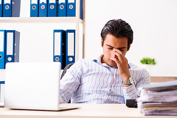 포토 JPG 해외이미지 직업 학생 남자 종이 회사 비즈니스 노동자 선반 스트레스 직장 피곤 앉기 컴퓨터 사무실 쌓기 공책 잠 업무 작업 비즈니스맨 뉴스 종업원 책상 보고서 경영자 바쁨 폴더 야근 온라인 회계 경영 마감 압력 회계사 실종 해외202105 해외포토 가구 컨셉 모션 문구용품 사람 경제 전자제품 직장인 사건 리더 파일 파일형식