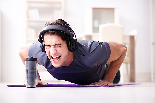 포토 JPG 해외이미지 모양 라이프스타일 행복 음악 스포츠 이어폰 신체 다이어트 근육 주택 건강 사람없음 컵 운동 헤드폰 스트레칭 힘 듣기 매트 몸무게 날씬함 연습 체육관 오디오 노력 에어로빅 팔 고립 이두근 해외202105 해외포토 식기 감정 음향기기 모션 문화예술 건물 생활 신체부위 전자제품 춤 몸매 파일형식