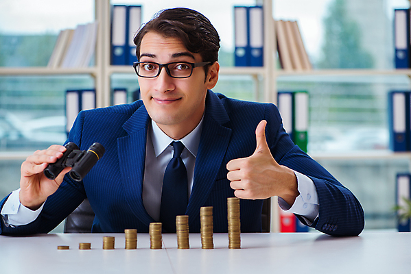 포토 JPG 해외이미지 돈 비즈니스 그래프 미래 사람없음 금융 쌓기 달러 동전 자료 쌍안경 거래 엄지손가락 성장 바 비즈니스맨 절약 재산 황금 주식 상인 종업원 속도 경영자 투자 이익 회계 월급 대출 수입 업그레이드 예산 자금 투자자 비용 해외202105 해외포토 직업 남자 컨셉 손가락 모션 경제 망원경 직장인 리더 파일형식