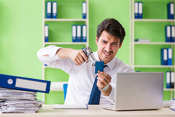 포토 JPG 해외이미지 비즈니스 노동자 스트레스 피곤 사람없음 사무실 권총 총 슬픔 분노 업무 작업 비즈니스맨 신용카드 좌절 발사 종업원 보고서 바쁨 업무과다 야근 살인 빈털터리 지연 파산 대출 마감 위기 자살 실종 해외202105 해외포토 직업 남자 감정 무기 컨셉 금융 직장인 범죄 사건 파일형식