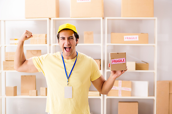 포토 JPG 해외이미지 행복 비즈니스 포장 교통시설 노동자 경고 사람없음 상자 사무실 라벨 쌓기 힘 화물 잡기 업무 배달원 우체부 배송 창고 서비스 사인 경영자 근육질 패키지 수납 짐싸기 꺼내기 분배 비명 취급주의 해외202105 해외포토 직업 감정 교통 모션 근육 프레임 운송업 작업 몸매 시설 리더 파일형식