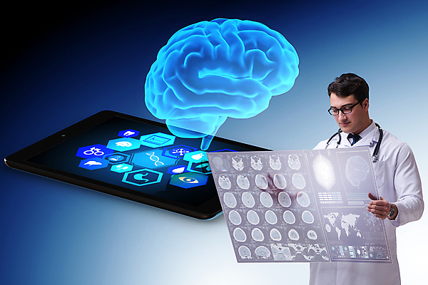 포토 JPG 해외이미지 응시 남자 의학 엑스레이 한명 들기 상반신 성인 옆모습 태블릿 진료 의사 관찰 뇌 홀로그램 성인남자한명만 해외202105 해외포토 1 시선 뷰포인트 모션 사람 전자제품 스마트기기 의료진 남자한명만 성인남자만 파일형식