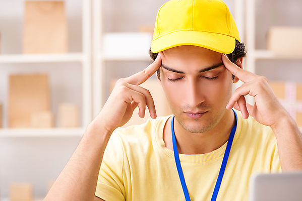 포토 JPG 해외이미지 생각 비즈니스 포장 교통시설 노동자 피곤 경고 사람없음 상자 사무실 라벨 쌓기 화물 업무 배달원 우체부 배송 창고 서비스 사인 경영자 두통 패키지 수납 짐싸기 꺼내기 분배 취급주의 해외202105 해외포토 직업 교통 컨셉 모션 프레임 운송업 작업 질병 시설 리더 파일형식