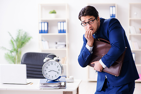 포토 JPG 해외이미지 직업 시계 비즈니스 노동자 스트레스 직장 사람없음 컴퓨터 사무실 긴급 시간 업무 작업 비즈니스맨 좌절 종업원 손목시계 책상 속도 경영자 약속 바쁨 공포 야근 재촉 지연 경영 마감 실종 해외202105 해외포토 남자 감정 가구 컨셉 회사 장신구 전자제품 직장인 사건 리더 파일형식