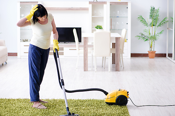 포토 JPG 해외이미지 직업 할머니 가사 가정 노동자 바닥 스트레스 주택 피곤 사람없음 머리 청결 카펫 방 고통 업무 좌절 은퇴 청소 서비스 주부 두통 먼지 야근 리빙 청소부 옛날 위생관리 진공 해외202105 해외포토 여자 노년 감정 컨셉 비즈니스 관리 건물 신체부위 작업 위생 질병 파일형식