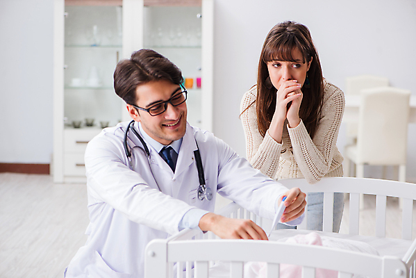 포토 JPG 해외이미지 직업 딸 어린이 청진기 엄마 건강 병원 설명 사람없음 치료 학습 약 고통 시험 환자 의사 침대 아기 열 질병 온도계 체온계 측정 고민 온도 소아과의사 해외202105 해외포토 교육 감정 가구 의학 가족 의료기기 모션 사람 의료진 파일형식