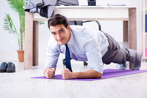 포토 JPG 해외이미지 모양 직업 라이프스타일 남자 행복 스포츠 비즈니스 요가 휴식 노동자 직장 실내 건강 미소 사람 사무실 운동 스트레칭 매트 업무 비즈니스맨 종업원 연습 책상 체육관 체조 에어로빅 단절 보유 해외202105 해외포토 웰빙 감정 가구 컨셉 회사 표정 내부 생활 춤 작업 직장인 파일형식