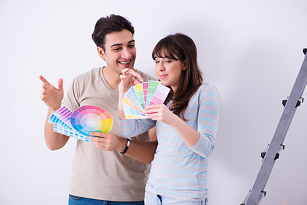 포토 JPG 해외이미지 디자인 커플 행복 벽 결혼 2 사다리 가족 남편 아파트 주택 함께함 실내 사람없음 내부 장식 견본 페인트 방 잡기 붓 아내 업무 작업 도움 쌍 팔레트 수리 그림 롤 롤러 페인트붓 화가 부활 DIY 복원 업그레이드 해외202105 해외포토 직업 감정 컨셉 관계 모션 이벤트 취미 건물 도구 파일형식