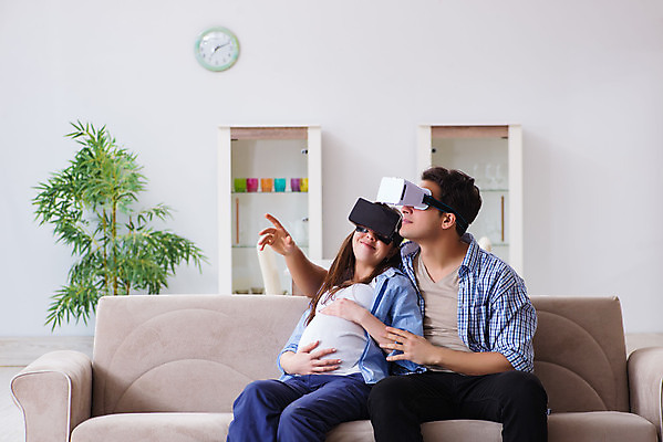 포토 JPG 해외이미지 커플 안경 어린이 인터넷 가족 놀이 남편 고글 주택 사람없음 컴퓨터 3D 디지털 희망 임산부 임신 게임 긴급 아기 관찰 아내 선택 영화관 영화 메뉴 온라인 동영상 패드 게이머 인터페이스 제어 터치스크린 가상 가상현실 현실 해외202105 해외포토 잡화 감정 컨셉 관계 모션 문화예술 사람 건물 전자제품 극장 디지털합성 파일형식