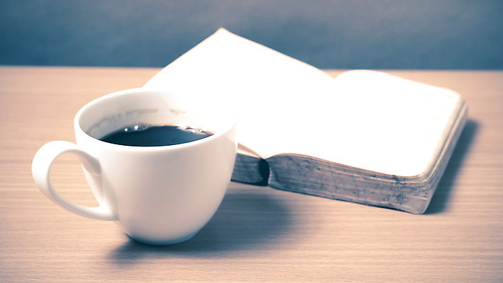 포토 JPG 해외이미지 교육 종이 커피 음료 백그라운드 컨셉 비즈니스 탁자 아침 사람없음 목재 책 컵 사무실 펜 다이어리 검은색 쪽지 공책 공백 카페 수확 흰색 기록 오픈 뜨거움 메시지 컵받침 책상 오브젝트 복고 페이지 에스프레소 옛날 스타일 해외202004 해외202105 해외포토 주간 나무 식기 컬러 가구 농업 재료 문구용품 필기구 상점 사무용품 받침대 파일형식