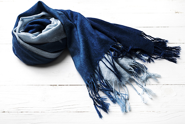 포토 JPG 해외이미지 드레스 옷 여자 백그라운드 겨울 패턴 바람 따뜻함 사람없음 파란색 빛 유행 목도리 가을 흰색 직물 면 우아함 실크 천 질감 부드러움 양모 고립 앞머리 해외202004 해외202105 해외포토 자연요소 헤어스타일 잡화 계절 컬러 컨셉 무늬 날씨 사람 감각 파일형식