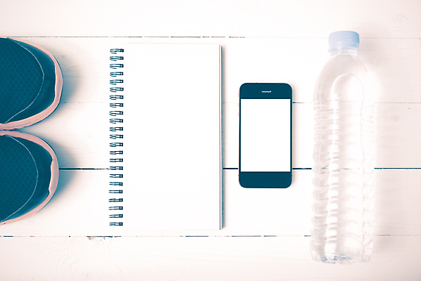 포토 JPG 해외이미지 스포츠 이어폰 백그라운드 운동화 신발 다이어트 건강 사람없음 물 빛 스마트폰 운동복 세트 달리기 조깅 운동 장비 몸무게 연습 측정 오브젝트 체육관 테이프 마라톤 주자 해외202004 해외202105 해외포토 자연요소 옷 음향기기 모션 문구용품 경기 핸드폰 스마트기기 육상스포츠 파일형식