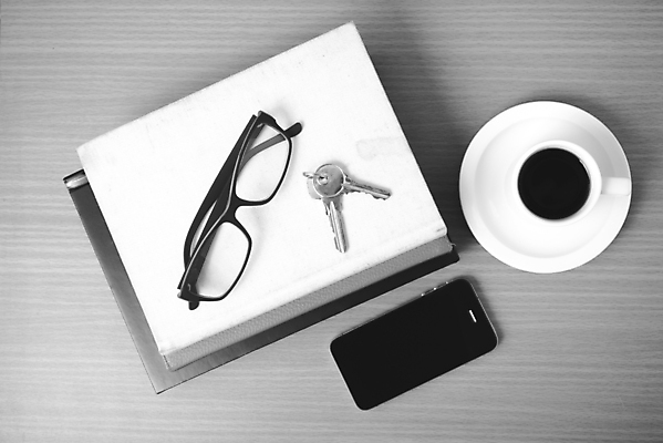 포토 JPG 해외이미지 종이 안경 커피 음료 백그라운드 비즈니스 자동차 탁자 아침 열쇠 모바일 세포 사람없음 목재 컵 스마트폰 사무실 공책 흰색 업무 네트워크 책상 에스프레소 해외202004 해외202105 해외포토 주간 나무 식기 잡화 육상교통 컬러 가구 재료 문구용품 핸드폰 스마트기기 작업 파일형식