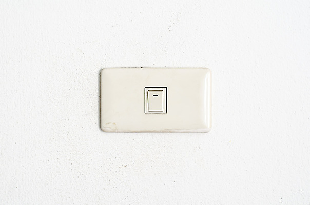 포토 JPG 해외이미지 벽 컨셉 주택 사람없음 내부 빛 힘 에너지 흰색 플라스틱 오브젝트 회전 위치 스위치 제어 해외202004 해외202105 해외포토 컬러 재질 건물 파일형식