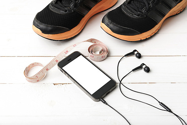 포토 JPG 해외이미지 라이프스타일 옷 스포츠 이어폰 운동화 신발 컨셉 다이어트 장신구 건강 사람없음 물 스마트폰 핸드폰 운동복 달리기 조깅 운동 장비 몸무게 연습 측정 오브젝트 테이프 마라톤 적자 주자 해외202004 해외202105 해외포토 자연요소 음향기기 모션 문구용품 경기 생활 전자제품 스마트기기 육상스포츠 파일형식