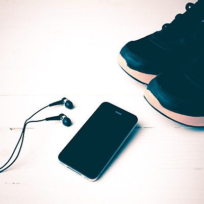 포토 JPG 해외이미지 라이프스타일 옷 음악 스포츠 이어폰 백그라운드 운동화 신발 컨셉 모바일 기술 건강 사람없음 목재 스마트폰 핸드폰 운동복 수건 달리기 조깅 운동 우주 스크린 스마트 손목시계 연습 체육관 트레이너 웨어러블 해외202004 해외202105 해외포토 나무 시계 음향기기 재료 장신구 모션 문화예술 생활 전자제품 스마트기기 위생용품 헬스 파일형식