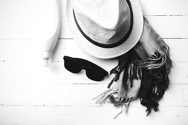 포토 JPG 해외이미지 모자 옷 계절 여자 장갑 크리스마스 겨울 장신구 날씨 사람없음 빨간색 보라색 목도리 추위 오브젝트 양모 캡모자 해외202004 해외202105 해외포토 모자_잡화 잡화 기념일 컬러 사람 직물 파일형식