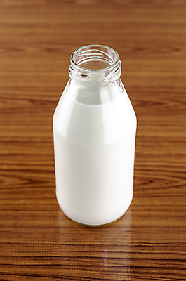 포토 JPG 해외이미지 전통 라이프스타일 음료 음식 다이어트 유리 건강 사람없음 세로 농장 식사 우유 에너지 추위 신선 닫기 맛 은색 정상 컨테이너 오브젝트 유기농 내추럴 구식 옛날 칼슘 맛있는 해외202004 해외202105 해외포토 웰빙 산업 컬러 컨셉 농업 모션 재질 유제품 생활 파일형식