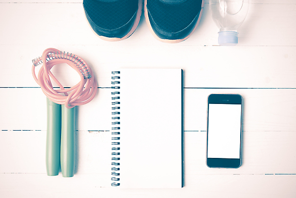 포토 JPG 해외이미지 라이프스타일 옷 음료 밧줄 스포츠 이어폰 백그라운드 운동화 신발 모바일 건강 사람없음 물 스마트폰 핸드폰 운동복 달리기 조깅 운동 우주 점프 장비 전화기 연습 오브젝트 해외202004 해외202105 해외포토 자연요소 줄 음향기기 모션 생활 전자제품 스마트기기 파일형식