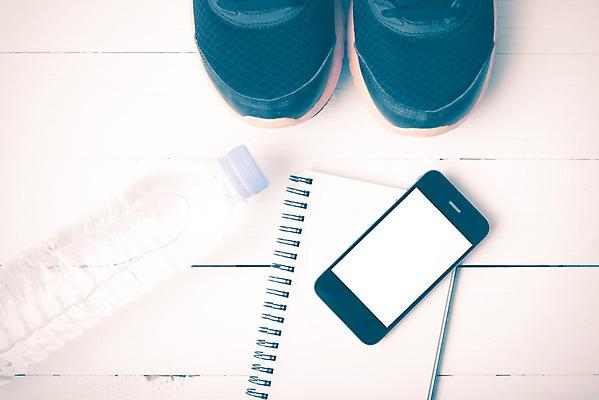 포토 JPG 해외이미지 스포츠 이어폰 백그라운드 운동화 신발 다이어트 건강 사람없음 물 빛 스마트폰 운동복 세트 달리기 조깅 운동 장비 몸무게 연습 측정 오브젝트 체육관 테이프 마라톤 주자 해외202004 해외202105 해외포토 자연요소 옷 음향기기 모션 문구용품 경기 핸드폰 스마트기기 육상스포츠 파일형식