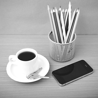 포토 JPG 해외이미지 종이 안경 커피 백그라운드 비즈니스 탁자 직장 사람없음 목재 컵 스마트폰 핸드폰 사무실 연필 펜 우주 쪽지 공책 공백 흰색 업무 작업실 정상 스마트 책상 에스프레소 해외202004 해외202105 해외포토 나무 식기 잡화 음료 컬러 가구 컨셉 회사 재료 문구용품 학용품 전자제품 스마트기기 필기구 작업 파일형식