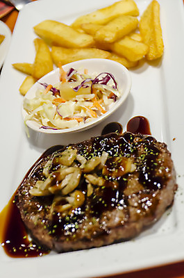 포토 JPG 해외이미지 접시 음식 백그라운드 포크 토마토 채소 유리 탁자 뼈 육류 스테이크 사람없음 목재 빨간색 와인 식사 저녁식사 샐러드 소고기 흰색 신선 그릴 정상 바비큐 굽기 허브 날것 후추 로즈메리 프랑스어 고립 등심 해외202004 해외202105 해외포토 나무 식물 문자 식기 컬러 가구 식재료 재료 재질 주방용품 주류 서양음식 구이 향신료 파일형식