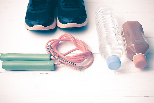 포토 JPG 해외이미지 음료 밧줄 음식 신발 다이어트 과일 건강 사람없음 물 달리기 조깅 운동 반사 힘 주스 장비 신선 작업 보디빌딩 먹기 날씬함 돌봄 해외202004 해외202105 해외포토 자연요소 줄 모션 헬스 몸매 파일형식