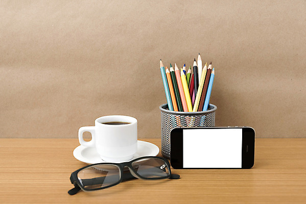 포토 JPG 해외이미지 안경 커피 백그라운드 비즈니스 탁자 모바일 직장 사람없음 목재 컵 파란색 스마트폰 핸드폰 사무실 연필 펜 디지털 다이어리 수확 책상 단절 해외202004 해외202105 해외포토 나무 식기 잡화 음료 컬러 가구 농업 회사 재료 학용품 전자제품 스마트기기 필기구 사무용품 파일형식