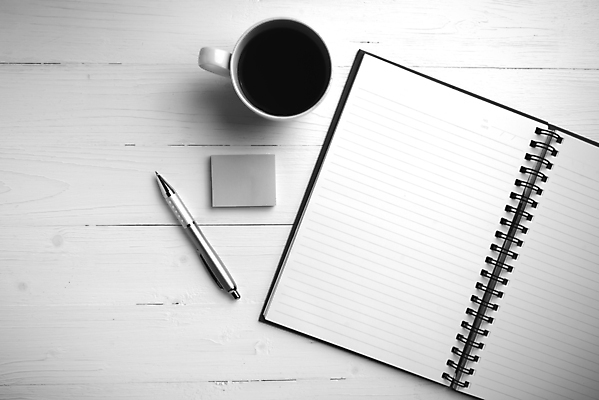 포토 JPG 해외이미지 교육 종이 커피 컨셉 비즈니스 탁자 직장 사람없음 목재 책 컵 컴퓨터 사무실 펜 우주 다이어리 쪽지 공책 공백 흰색 업무 오픈 정상 책상 머리위 해외202004 해외202105 해외포토 나무 식기 음료 컬러 가구 회사 재료 문구용품 전자제품 필기구 사무용품 작업 파일형식