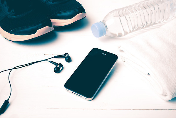 포토 JPG 해외이미지 라이프스타일 옷 음악 스포츠 이어폰 백그라운드 운동화 신발 컨셉 모바일 기술 건강 사람없음 목재 스마트폰 핸드폰 운동복 수건 달리기 조깅 운동 우주 스크린 스마트 손목시계 연습 체육관 트레이너 웨어러블 해외202004 해외202105 해외포토 나무 시계 음향기기 재료 장신구 모션 문화예술 생활 전자제품 스마트기기 위생용품 헬스 파일형식